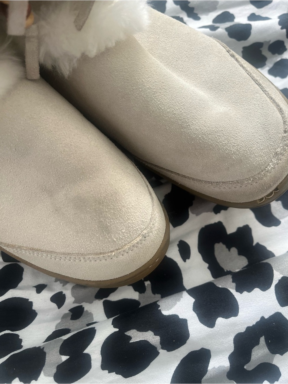 UGG  size W6 Women's Cream Suede Faux Fur Mid-Calf Boots - Picture 8 of 10